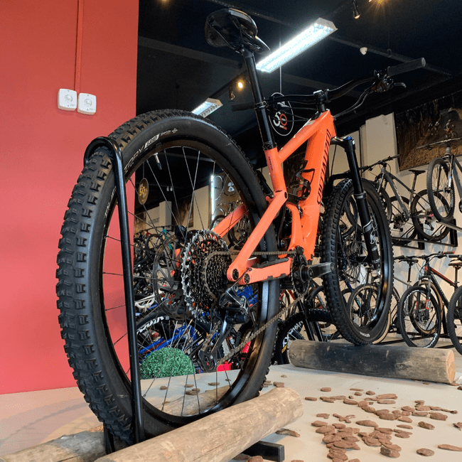 Bicicleta Specialized Kenevo Carbon GX 12V Laranja e Preto - Seminova