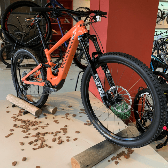Bicicleta Specialized Kenevo Carbon GX 12V Laranja e Preto - Seminova