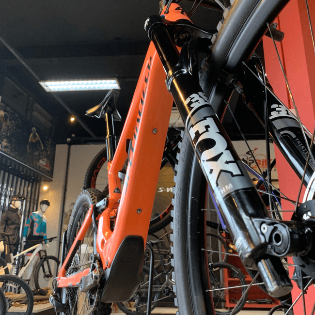 Bicicleta Specialized Kenevo Carbon GX 12V Laranja e Preto - Seminova