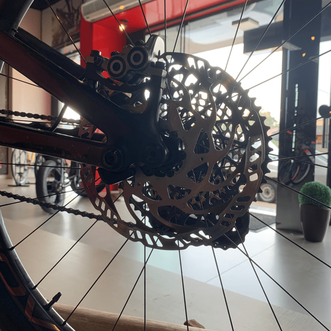 Bicicleta Specialized Levo SL S-Works Aro 29 XX1 12v Preto e Dourado - Seminova