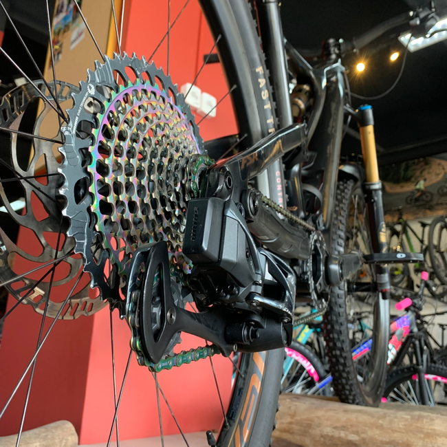 Bicicleta Specialized Levo SL S-Works Aro 29 XX1 12v Preto e Dourado - Seminova