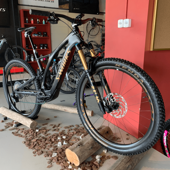 Bicicleta Specialized Levo SL S-Works Aro 29 XX1 12v Preto e Dourado - Seminova