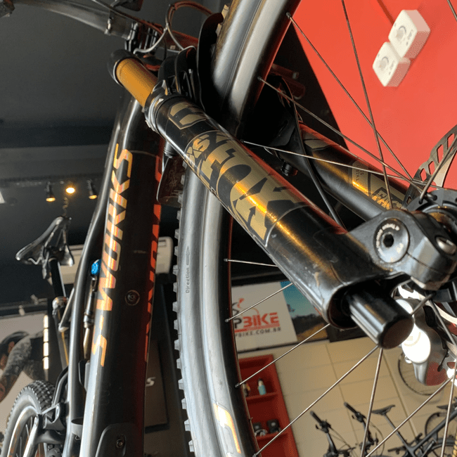Bicicleta Specialized Levo SL S-Works Aro 29 XX1 12v Preto e Dourado - Seminova