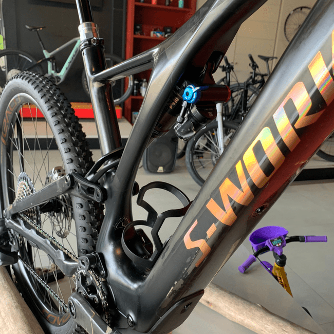 Bicicleta Specialized Levo SL S-Works Aro 29 XX1 12v Preto e Dourado - Seminova