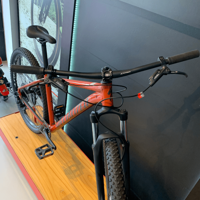 Bicicleta Specialized Rockhopper Comp Aro 29 microSHIFT 9v Vermelho e Cinza