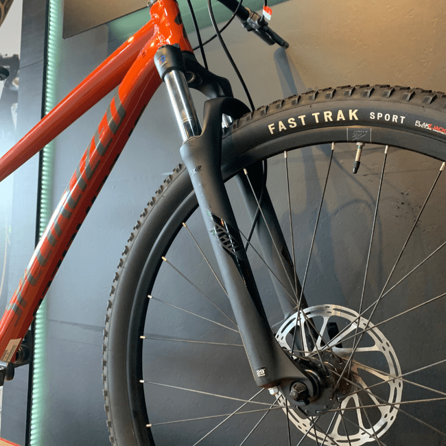 Bicicleta Specialized Rockhopper Comp Aro 29 microSHIFT 9v Vermelho e Cinza