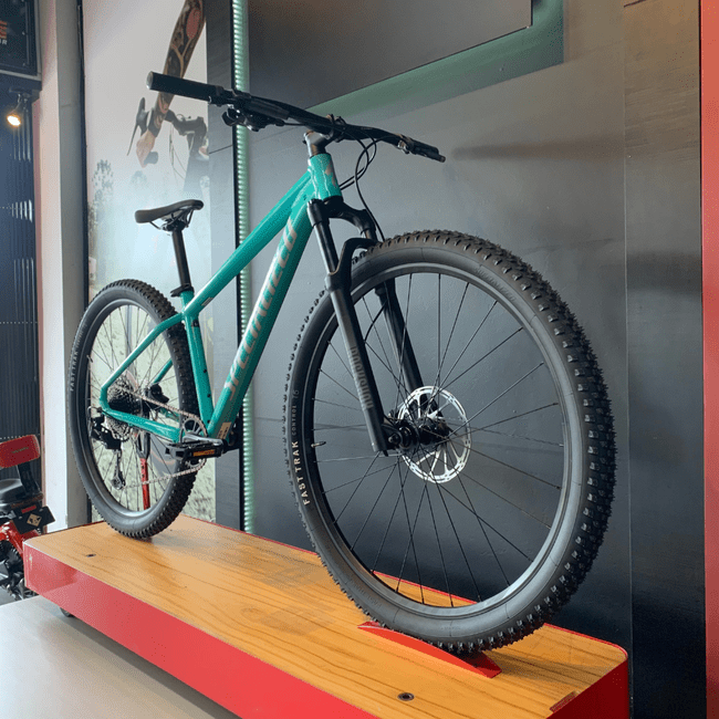 Bicicleta Specialized Rockhopper Expert Aro 29 SX 12v Azul e Prata