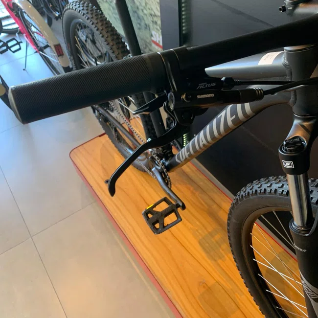 Bicicleta Specialized Rockhopper Sport Aro 29 Altus 18v 2021 Cinza Escuro e Cinza Claro
