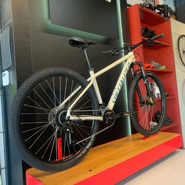 Bicicleta Specialized Rockhopper Sport Aro 29 microShift 18v 2024 Branco e Azul Turquesa