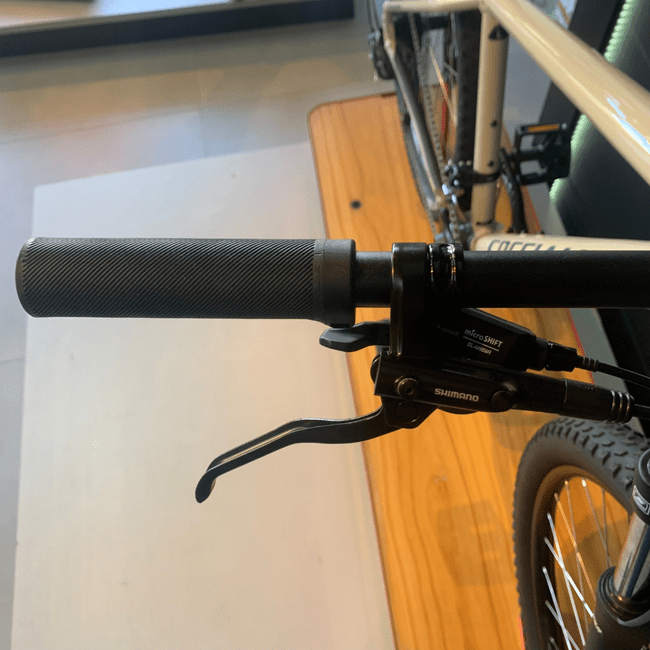 Bicicleta Specialized Rockhopper Sport Aro 29 microShift 18v 2024 Branco e Azul Turquesa