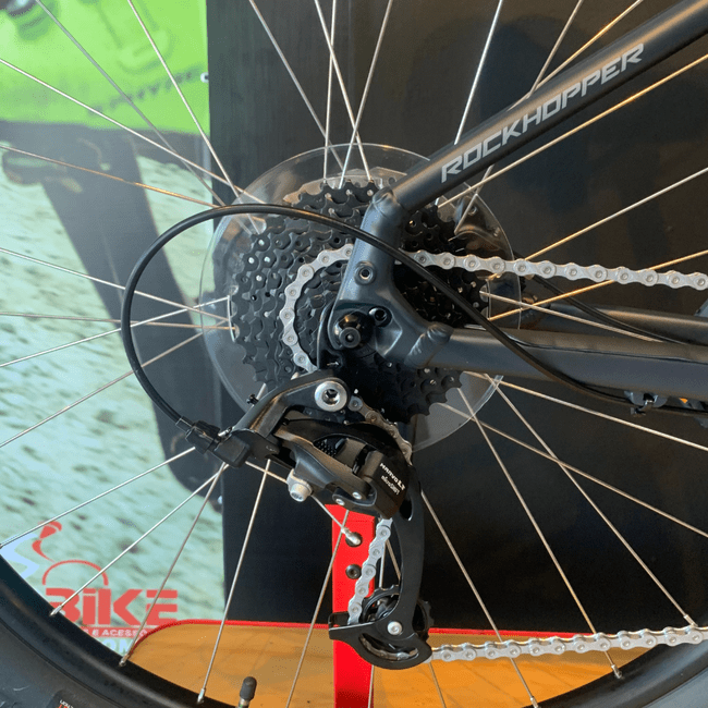 Bicicleta Specialized Rockhopper Sport Aro 29 microShift 18v 2024 Cinza Escuro e Prata
