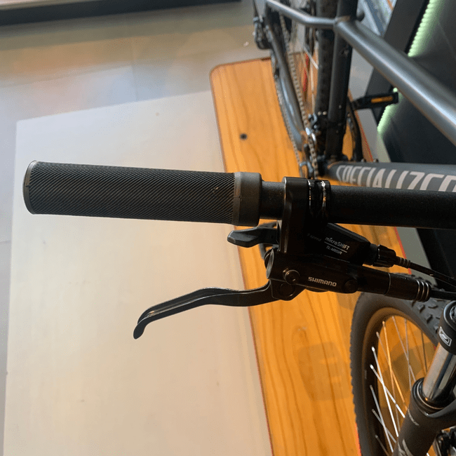 Bicicleta Specialized Rockhopper Sport Aro 29 microShift 18v 2024 Cinza Escuro e Prata