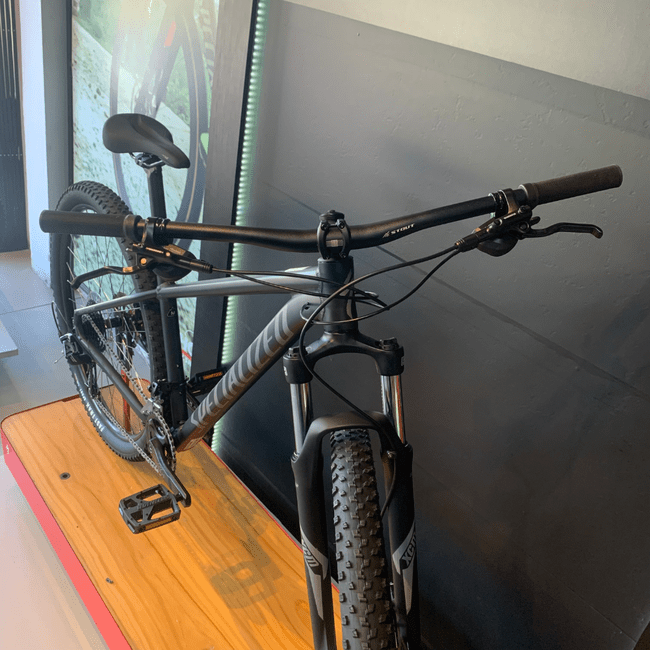 Bicicleta Specialized Rockhopper Sport Aro 29 microShift 18v 2024 Cinza Escuro e Prata