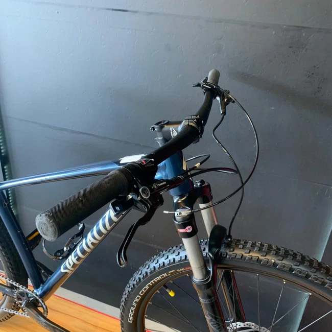 Bicicleta Specialized Rockropper Aro 29  Deore 10v Azul e Branca - Seminova