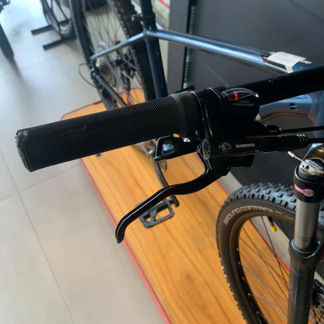 Bicicleta Specialized Rockropper Aro 29  Deore 10v Azul e Branca - Seminova