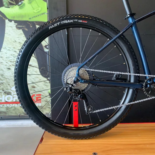 Bicicleta Specialized Rockropper Aro 29  Deore 10v Azul e Branca - Seminova