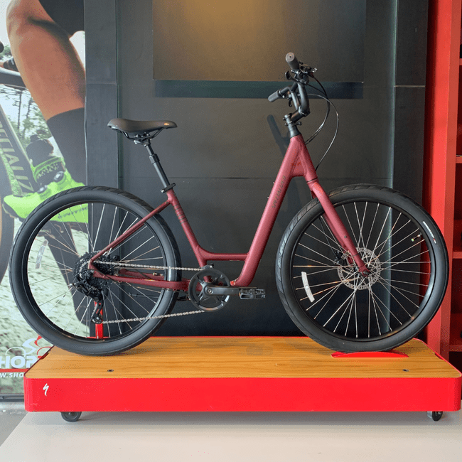 Bicicleta Specialized Roll 3.0 Low Entry Aro 650B microSHIFT 8v 2023 Bordo