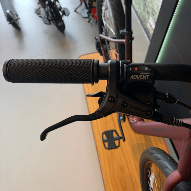 Bicicleta Specialized Roll 3.0 Low Entry Aro 650B microSHIFT 8v 2023 Bordo
