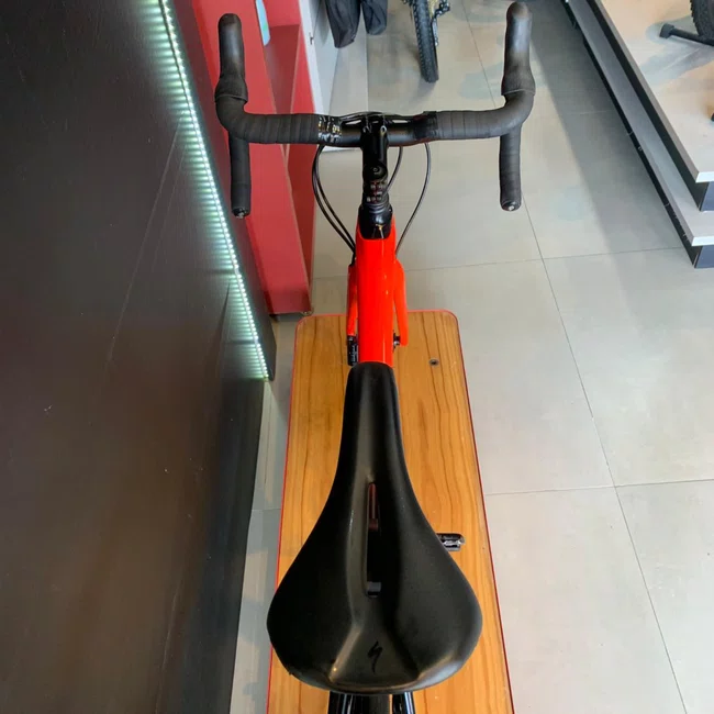 Bicicleta Specialized Roubax Aro 700 Sport 105 22v Preto e Vermelho - Seminova