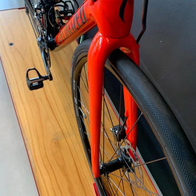 Bicicleta Specialized Roubax Aro 700 Sport 105 22v Preto e Vermelho - Seminova