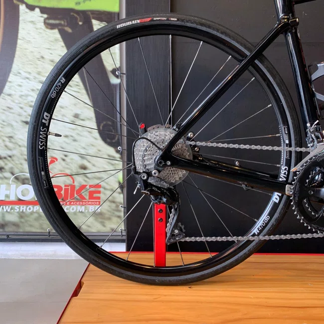 Bicicleta Specialized Roubax Aro 700 Sport 105 22v Preto e Vermelho - Seminova