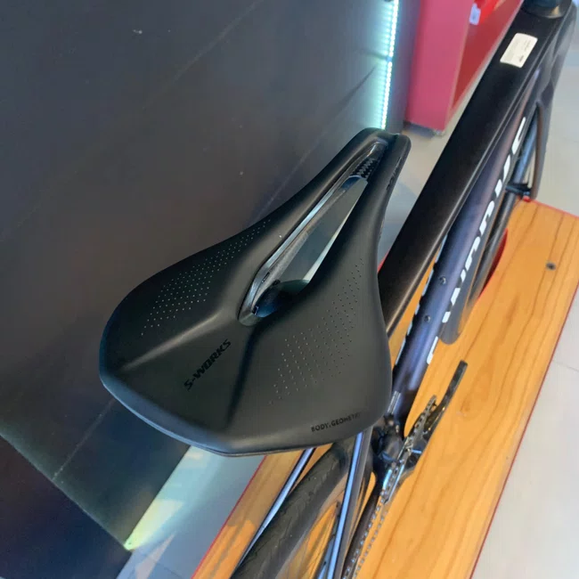 Bicicleta Specialized Tarmac S-work SL7 Aro 700 Dura Ace 24v Preta e Branca - Seminova