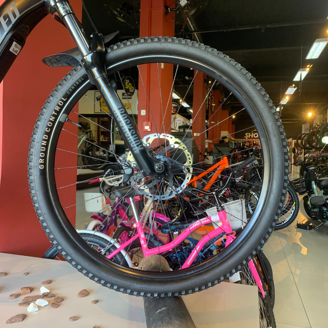 Bicicleta Specialized Tero 4.0 NX 12V Preto e Grafite - Seminova