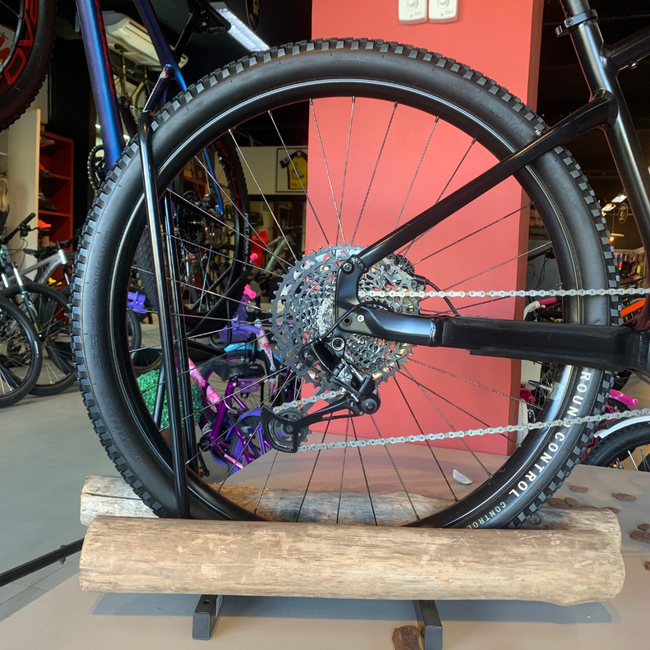 Bicicleta Specialized Tero 4.0 NX 12V Preto e Grafite - Seminova