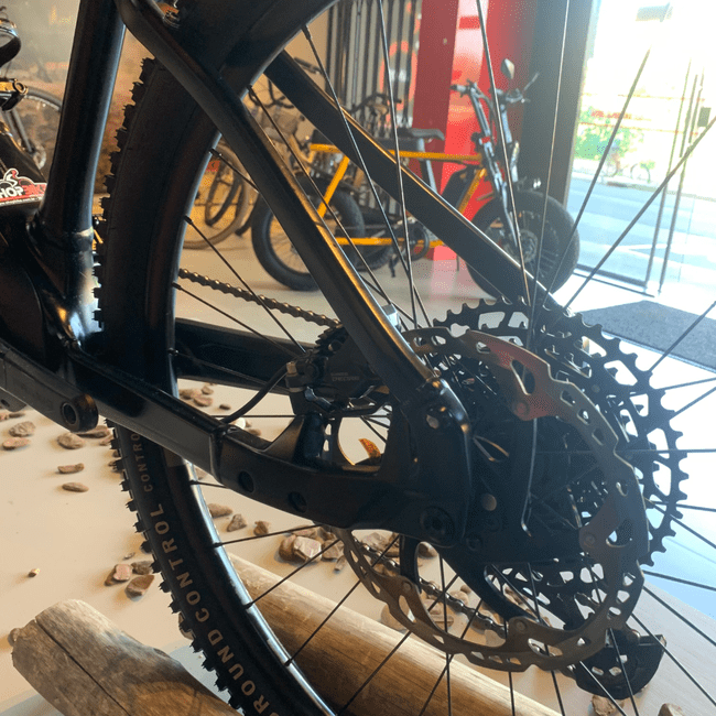 Bicicleta Specialized Tero 4.0 NX 12V Preto e Grafite - Seminova