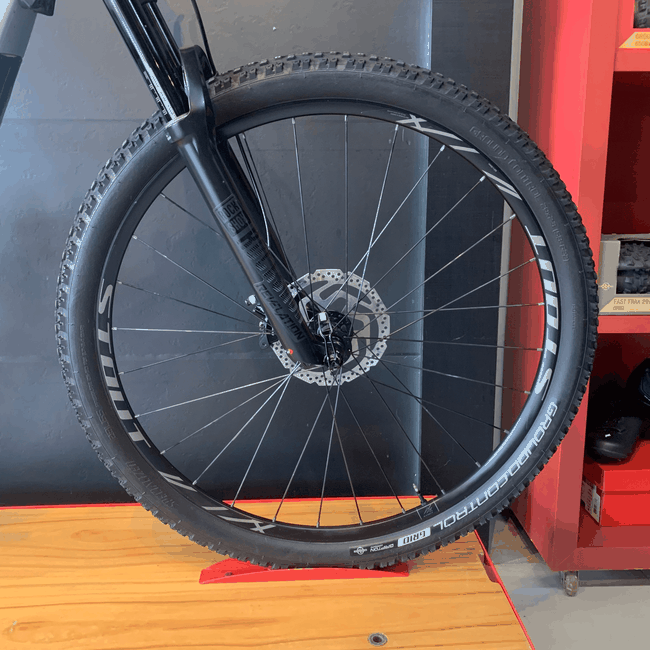 Bicicleta Specialized Turbo Levo Alloy Aro 29 G1 GX 11v T-17 Prata e Preto e Verde-Seminova