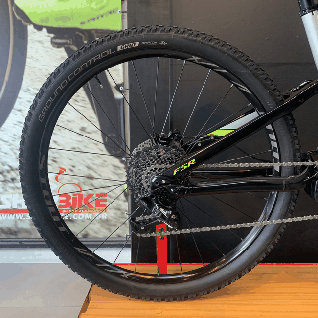 Bicicleta Specialized Turbo Levo Alloy Aro 29 G1 GX 11v T-17 Prata e Preto e Verde-Seminova