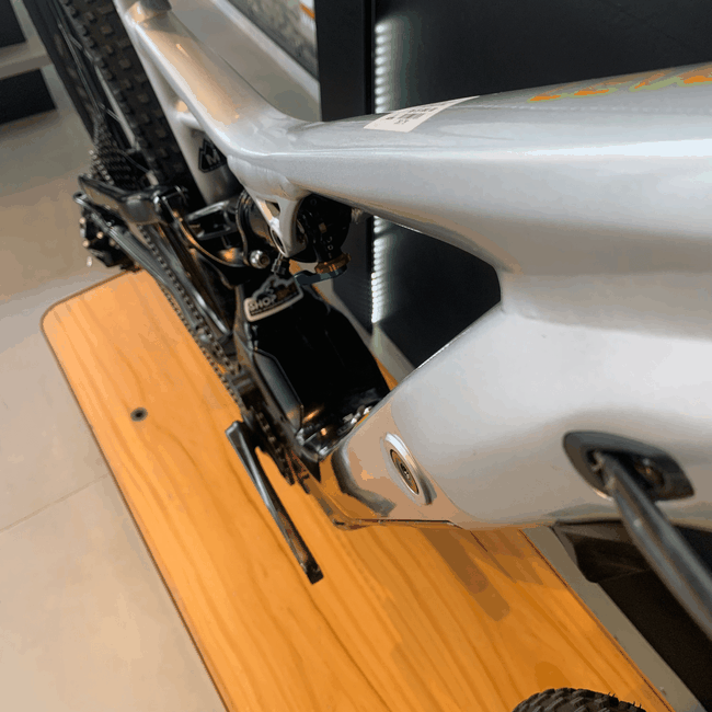 Bicicleta Specialized Turbo Levo Alloy Aro 29 G1 GX 11v T-17 Prata e Preto e Verde-Seminova