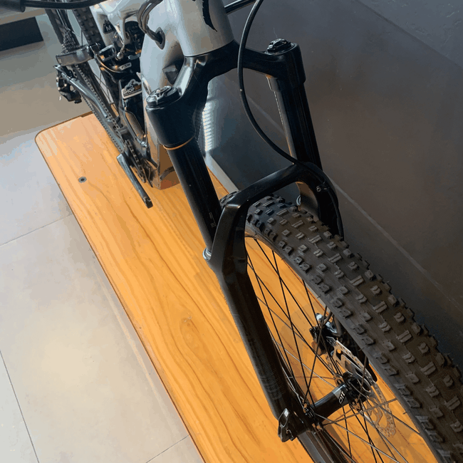 Bicicleta Specialized Turbo Levo Alloy Aro 29 G1 GX 11v T-17 Prata e Preto e Verde-Seminova