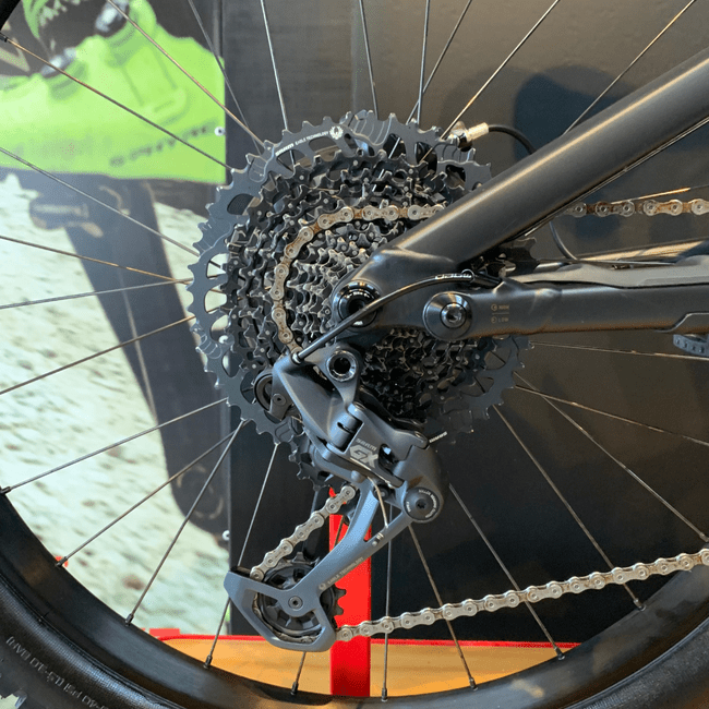 Bicicleta Specialized Turbo Levo Comp Alloy Aro 29 GX 12v Preto e Dourado
