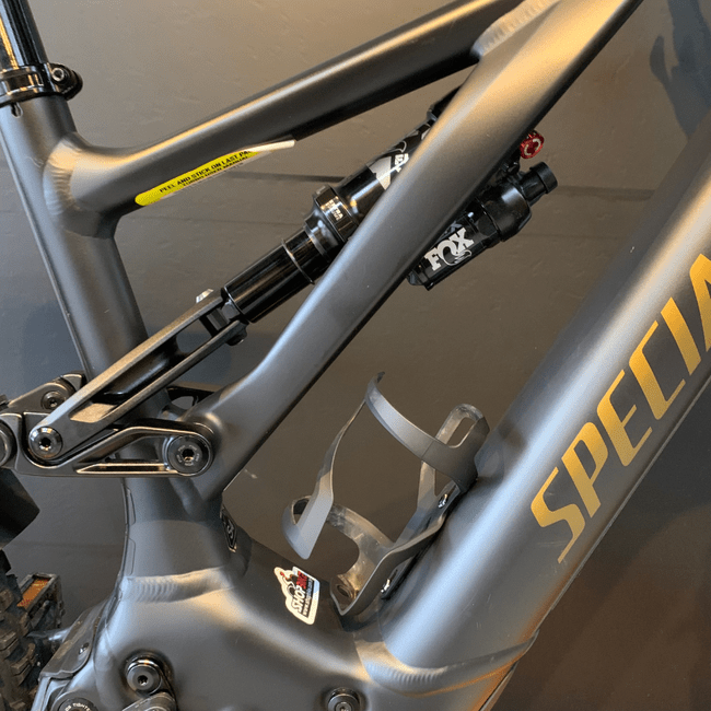Bicicleta Specialized Turbo Levo Comp Alloy Aro 29 GX 12v Preto e Dourado