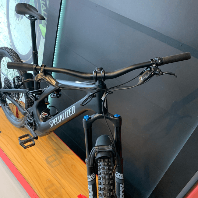 Bicicleta Specialized Turbo Levo Comp Carbon Aro 29 GX 12v Preto e Prata