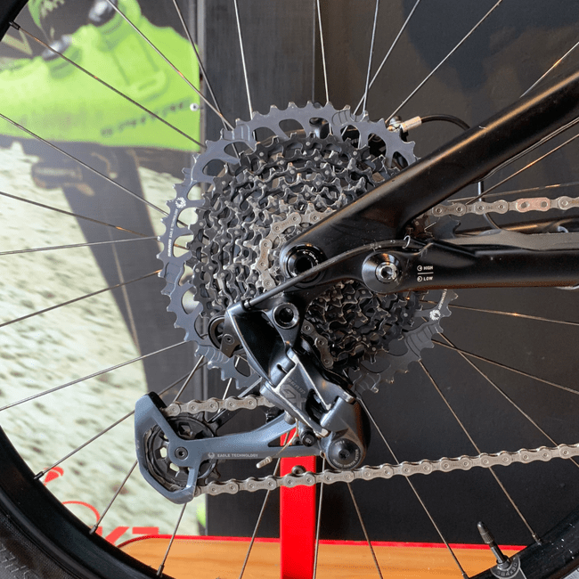 Bicicleta Specialized Turbo Levo Comp Carbon Aro 29 GX 12v 2022 Preto e Prata - Seminova