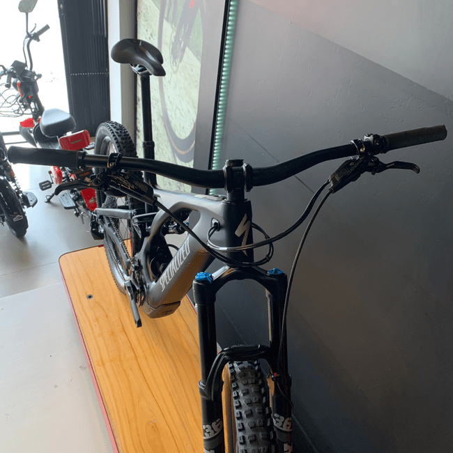 Bicicleta Specialized Turbo Levo Comp Carbon Aro 29 GX 12v 2022 Preto e Prata - Seminova
