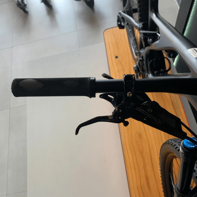 Bicicleta Specialized Turbo Levo Comp Carbon Aro 29 GX 12v 2022 Preto e Prata - Seminova