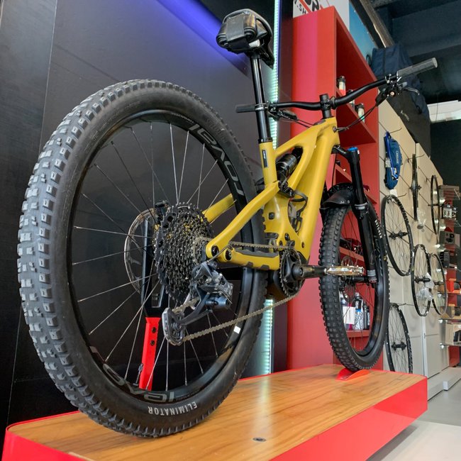 Bicicleta Specialized Turbo Levo Expert Aro 29 XO1 12v Dourado e Preto - Seminova