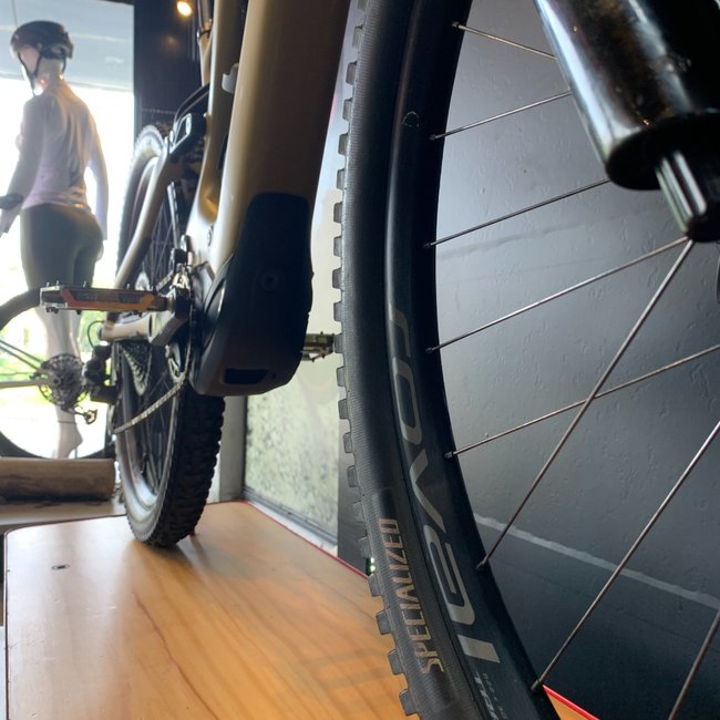 Bicicleta Specialized Turbo Levo Expert Aro 29 XO1 12v Dourado e Preto - Seminova