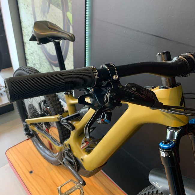 Bicicleta Specialized Turbo Levo Expert Aro 29 XO1 12v Dourado e Preto - Seminova