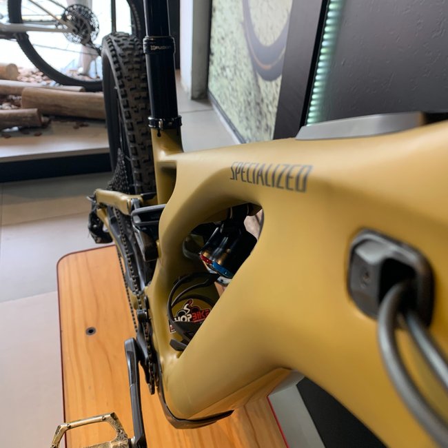 Bicicleta Specialized Turbo Levo Expert Aro 29 XO1 12v Dourado e Preto - Seminova