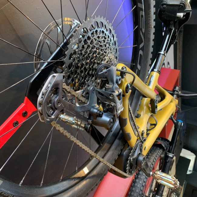 Bicicleta Specialized Turbo Levo Expert Aro 29 XO1 12v Dourado e Preto - Seminova