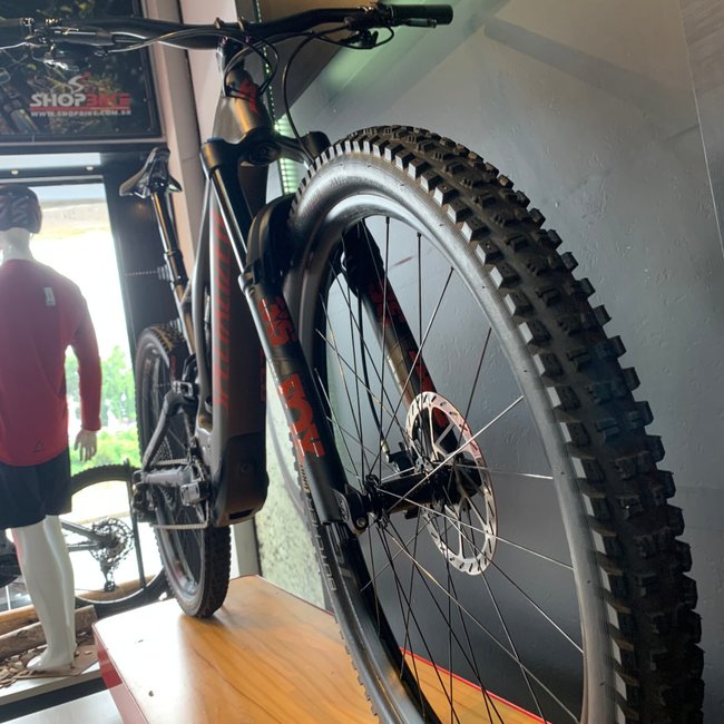 Bicicleta Specialized Turbo Levo Expert Carbon Aro 29 XO1 12v Cinza e Vermelho - Seminova