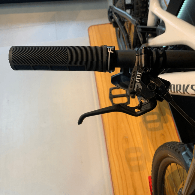 Bicicleta Specialized Turbo Levo S-Works Aro 29 XX1 AXS 12v 2022 Branco e Cinza - Seminova