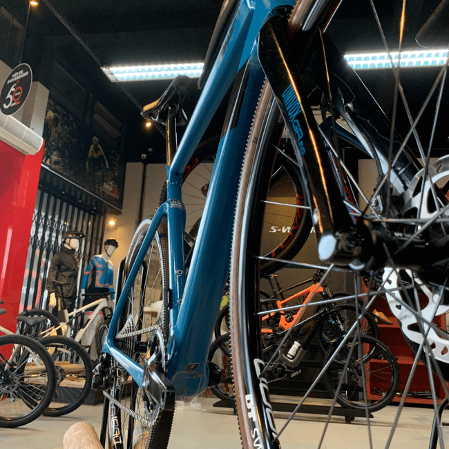 Bicicleta Swift Univox GR Evo Disc Aro 700 GRX 11V Azul e Preto - Seminova