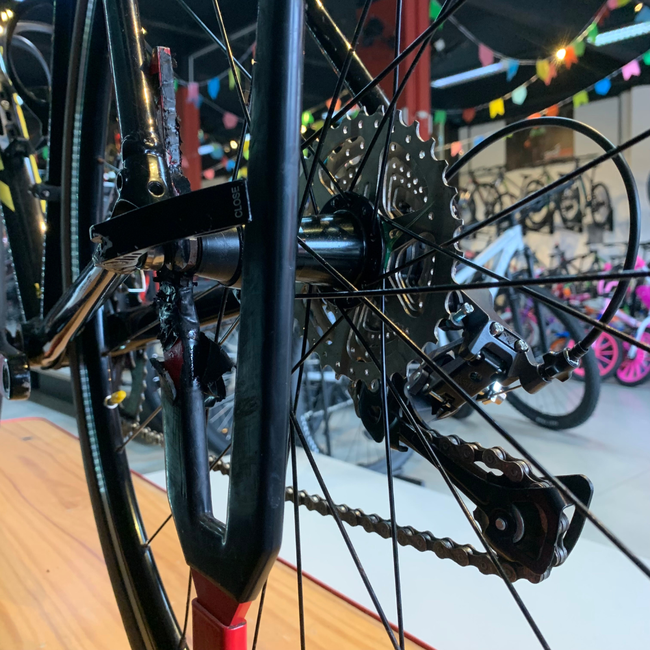 Bicicleta Trek Domane AL2 Aro 700 Claris 16v Preto e Dourado - Seminova