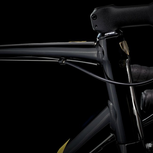Bicicleta Trek Domane AL2 Aro 700 Claris 16v Preto e Dourado - Seminova