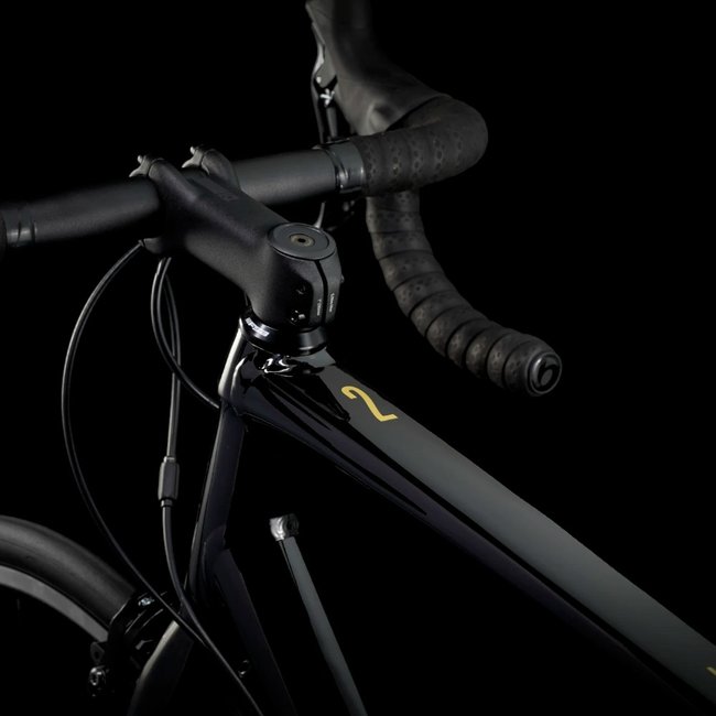 Bicicleta Trek Domane AL2 Aro 700 Claris 16v Preto e Dourado - Seminova
